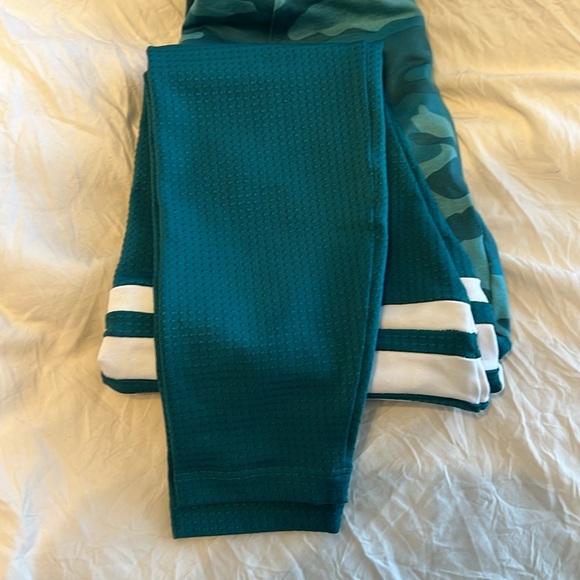 Like new bombshell sportsware leggings - Picture 2 of 4